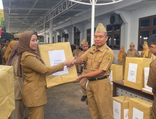 Penyerahan Hadiah Lomba Dalam Rangka Peringatan HUT Republik Indonesia ke-79